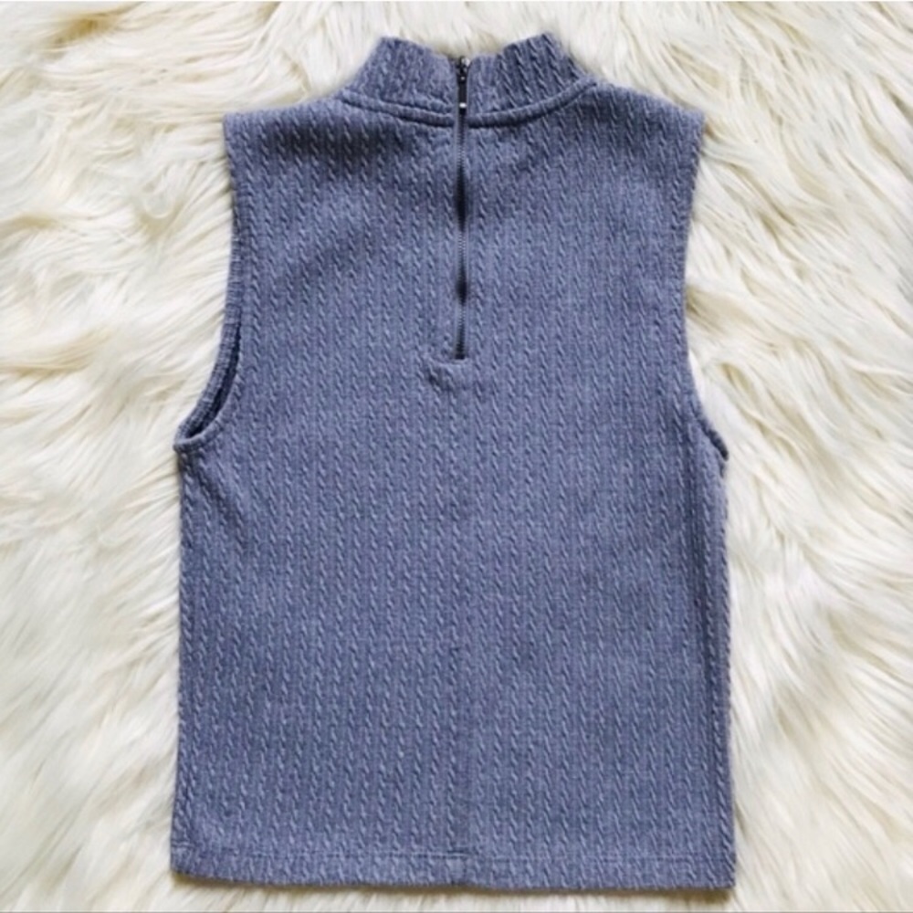 Matelasse Knit Sleeveless Turtleneck Slim Fit Top - Picture 6 of 8